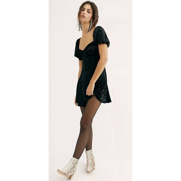 FREE PEOPLE Parisian nights black velvet mini Dress Size 2  Short Sleeve - Picture 4 of 11